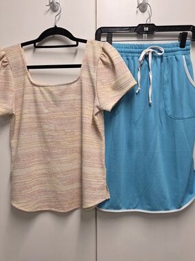 LuLaRoe XS Moriella Top & Lonica Skirt Bundle Gently Used